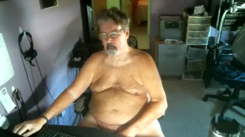 Snapshot of pcolabottom chatting on October 14, 7:21 pm PcolaBottom online show from October 14, 7:21 pm