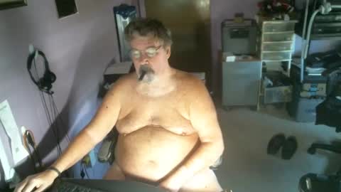 Snapshot of pcolabottom chatting on February 25, 9:13 pm PcolaBottom online show from February 25, 9:13 pm