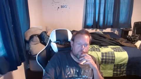 pecker40 online show from December 29, 4:40 pm