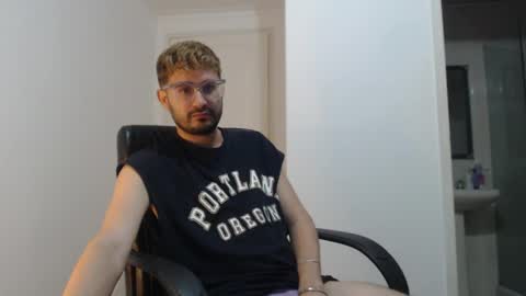 Snapshot of peter_x_annaud chatting on January 8, 11:32 am FELIPE online show from January 8, 11:32 am