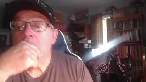 Snapshot of peterinohio57 chatting on December 21, 2:15 pm peterinohio57 online show from December 21, 2:15 pm