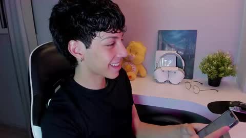 Snapshot of philipe_moonlight_ chatting on September 13, 1:28 am Phil. INDEPENDENT MODEL online show from September 13, 1:28 am