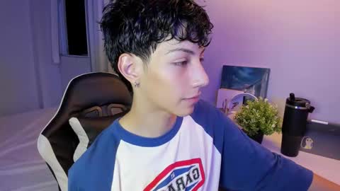 Snapshot of philipe_moonlight_ chatting on October 19, 4:50 am Phil. INDEPENDENT MODEL online show from October 19, 4:50 am