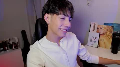 Phil.   INDEPENDENT MODEL online show from March 20, 4:16 am