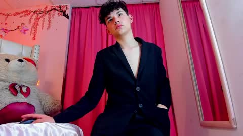 PHILLIP online show from April 5, 9:06 am