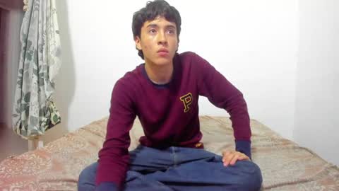 picaszomilos350 online show from April 16, 5:07 am