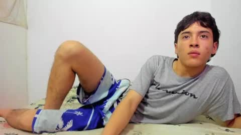 picaszomilos350 online show from April 5, 7:38 am