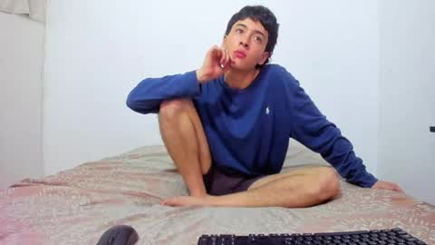 picaszomilos350 online show from March 29, 6:24 am