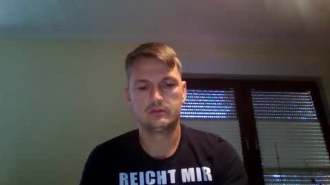 Snapshot of piercingsxxx chatting on September 11, 5:39 am piercingsxxx online show from September 11, 5:39 am