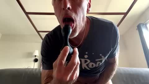 pierre8inch online show from January 8, 8:25 pm