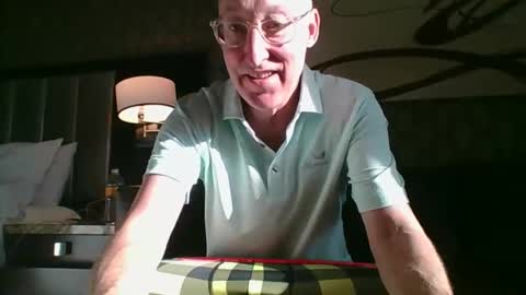 PieSunshine online show from November 9, 4:22 pm