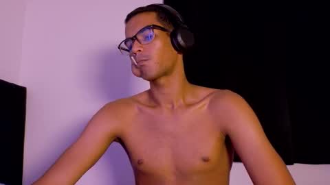 pikashuu7u7 online show from October 7, 1:04 pm