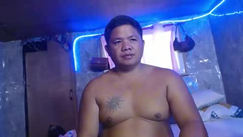 pinoyhotchubby85 online show from November 10, 2:05 am