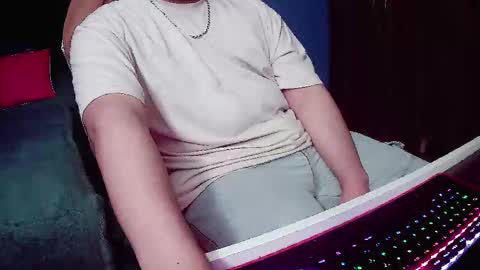 Snapshot of pisceslost chatting on September 22, 12:44 am pisceslost online show from September 22, 12:44 am