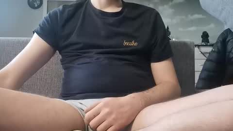 Snapshot of pladplad chatting on December 18, 8:31 am PLADPLAS online show from December 18, 8:31 am