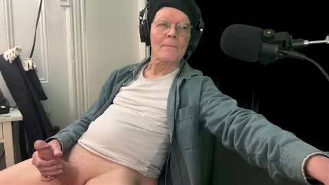 Snapshot of playdayfunshow chatting on February 15, 4:03 am STC online show from February 15, 4:03 am