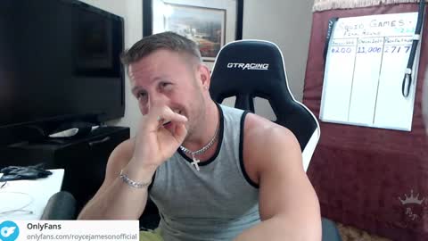 Snapshot of player2pawns chatting on December 7, 2:20 am Player online show from December 7, 2:20 am