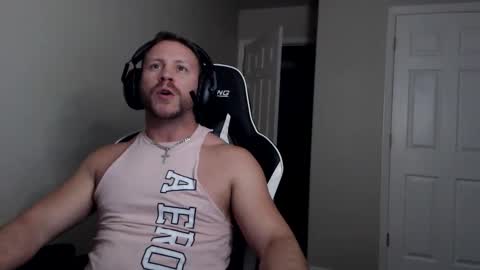 Snapshot of player2pawns chatting on October 18, 11:20 pm Player online show from October 18, 11:20 pm