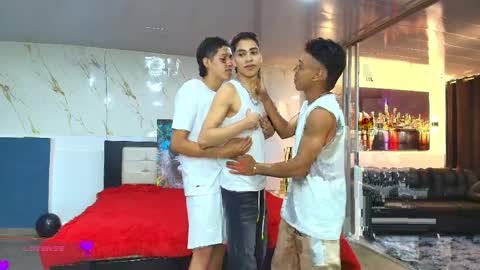   online show from April 6, 11:16 pm