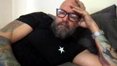 Snapshot of pleasesitonmycock chatting on January 30, 3:40 pm PleaseSitOnMyCock online show from January 30, 3:40 pm