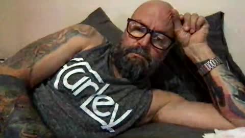 Snapshot of pleasesitonmycock chatting on January 28, 5:43 am PleaseSitOnMyCock online show from January 28, 5:43 am