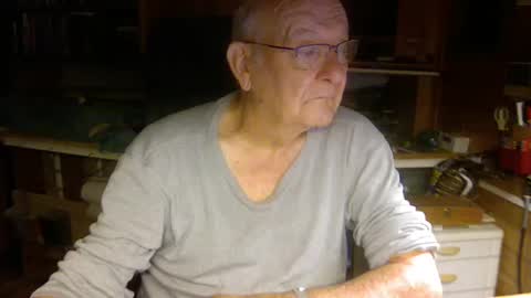 Snapshot of pomme1949 chatting on December 9, 9:06 am pomme1949 online show from December 9, 9:06 am