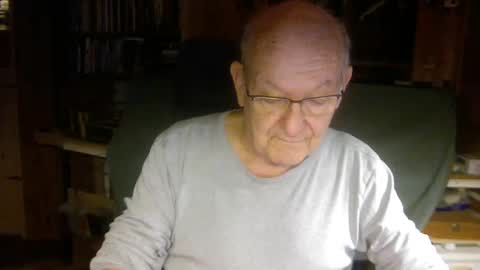 Snapshot of pomme1949 chatting on December 27, 4:11 pm pomme1949 online show from December 27, 4:11 pm