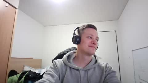 Snapshot of pommesmiteiscreme chatting on March 2, 12:31 am pommesmiteiscreme online show from March 2, 12:31 am