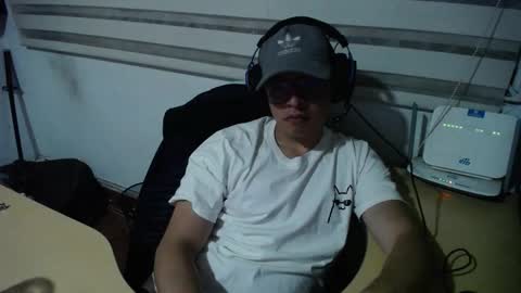 powerfulzeus2 online show from December 18, 2:07 am