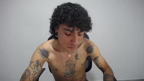 Plux online show from February 19, 2:01 am