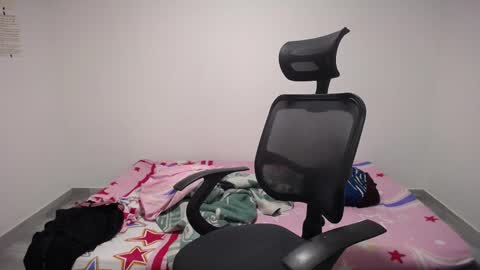 Plux online show from October 7, 2:04 am