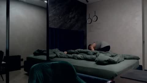 Justin online show from December 9, 6:19 pm