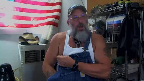 Snapshot of pupdeepdriller chatting on October 27, 4:09 pm Deep Driller online show from October 27, 4:09 pm