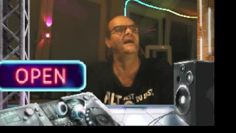 Snapshot of r_2d2_ chatting on October 25, 9:05 pm dj mike online show from October 25, 9:05 pm