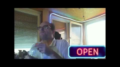 Snapshot of r_2d2_ chatting on December 18, 9:14 am dj mike online show from December 18, 9:14 am