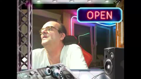 Snapshot of r_2d2_ chatting on March 7, 9:38 pm dj mike online show from March 7, 9:38 pm