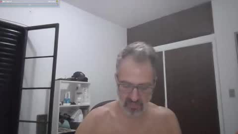 Snapshot of rafaelsel chatting on October 14, 1:23 am Big Uncle Jungle online show from October 14, 1:23 am