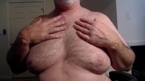 Snapshot of ragin_hardon001 chatting on January 6, 3:51 pm Ray online show from January 6, 3:51 pm