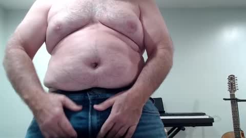 Snapshot of ragin_hardon001 chatting on December 2, 3:45 pm Ray online show from December 2, 3:45 pm