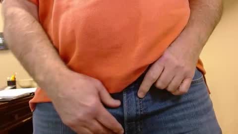 Snapshot of ragin_hardon001 chatting on December 31, 4:04 pm Ray online show from December 31, 4:04 pm