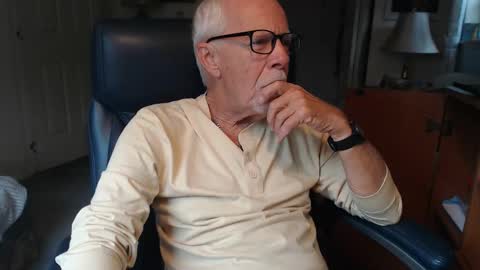 Snapshot of ranger1001 chatting on October 15, 7:32 pm ranger1001 online show from October 15, 7:32 pm