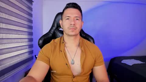 Jonas online show from November 18, 2:10 pm