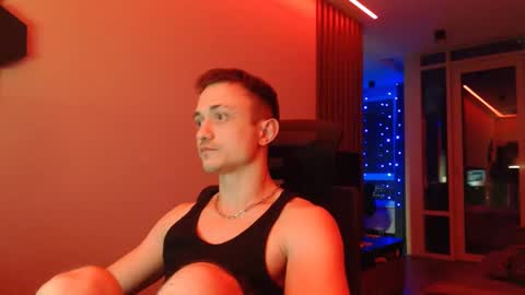 Snapshot of ravine_doleg chatting on February 1, 12:40 am Alex Nash online show from February 1, 12:40 am