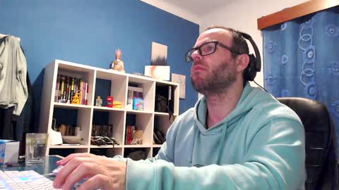 ravingr3d3 online show from January 28, 10:45 pm