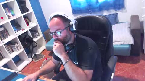 ravingr3d3 online show from July 20, 10:39 am