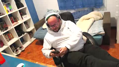 ravingr3d3 online show from January 7, 11:43 pm