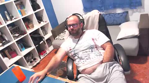 ravingr3d3 online show from October 4, 11:20 pm