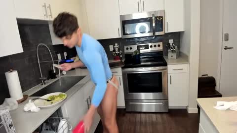 Snapshot of rawr_itsben chatting on December 18, 8:36 pm Its Ben online show from December 18, 8:36 pm