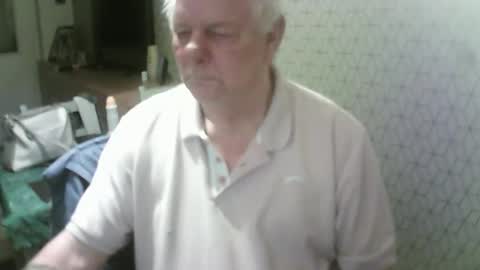 Snapshot of ray47 chatting on October 23, 10:35 pm ray47 online show from October 23, 10:35 pm