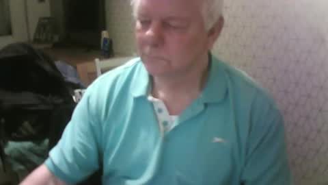 Snapshot of ray47 chatting on October 28, 11:40 pm ray47 online show from October 28, 11:40 pm